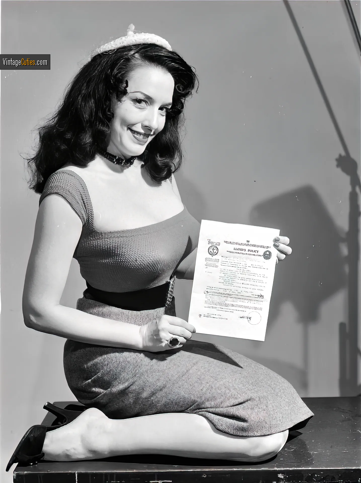 Evelyn West looking gorgeous in her tight dress